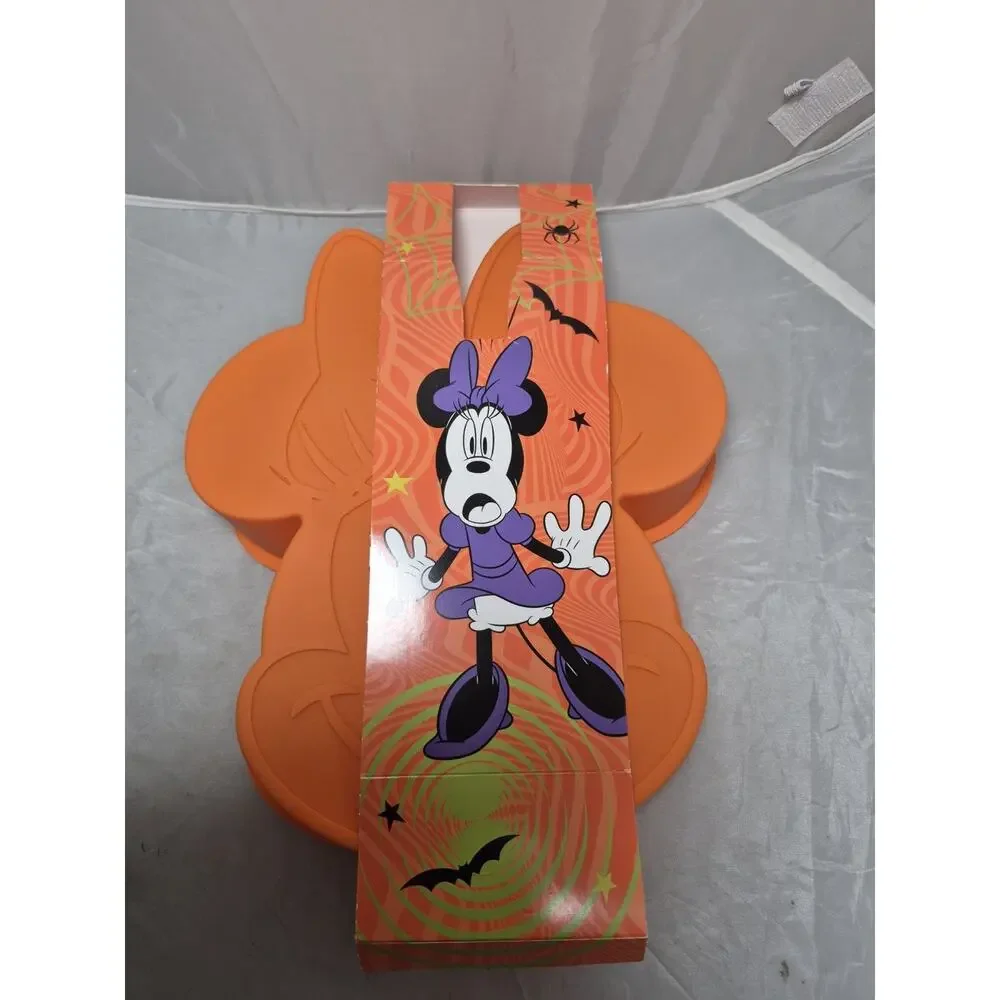 💥 NWT Minnie Mouse Disney Baking Mold Color Orange Silicone